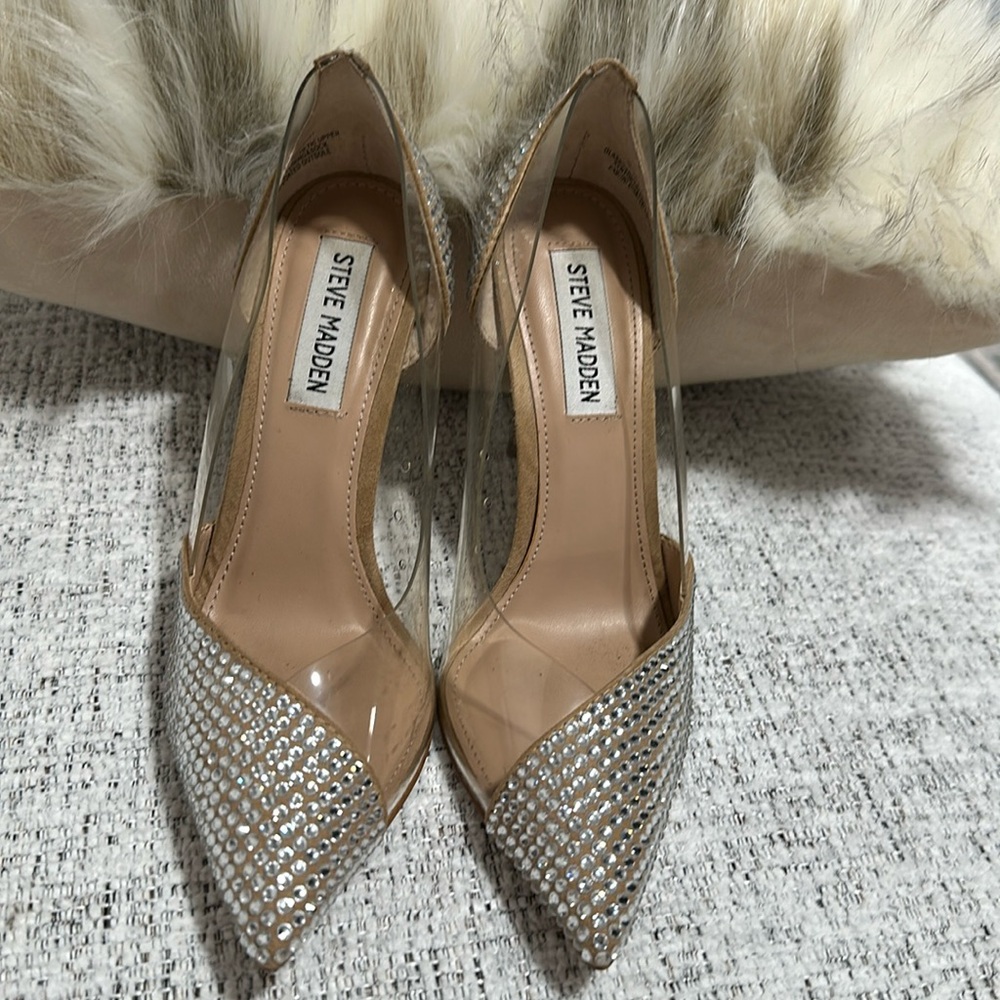 Women’s Steve Madden High Heel shoes.  Size 6 camel with crystal on toe.